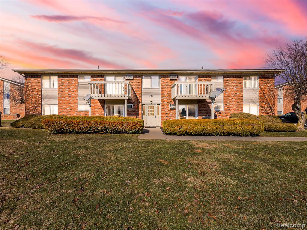 121 East Van Riper Road, Unit 6 Fowlerville, MI 48836 - Photo 1 of 23