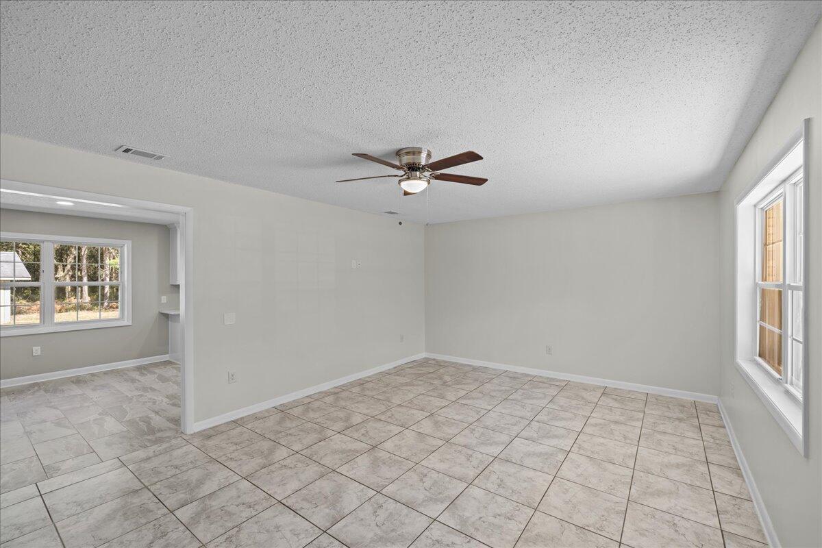 3065 Aplin Road Crestview, FL 32539 - Photo 5 of 35 03-IMG_0132