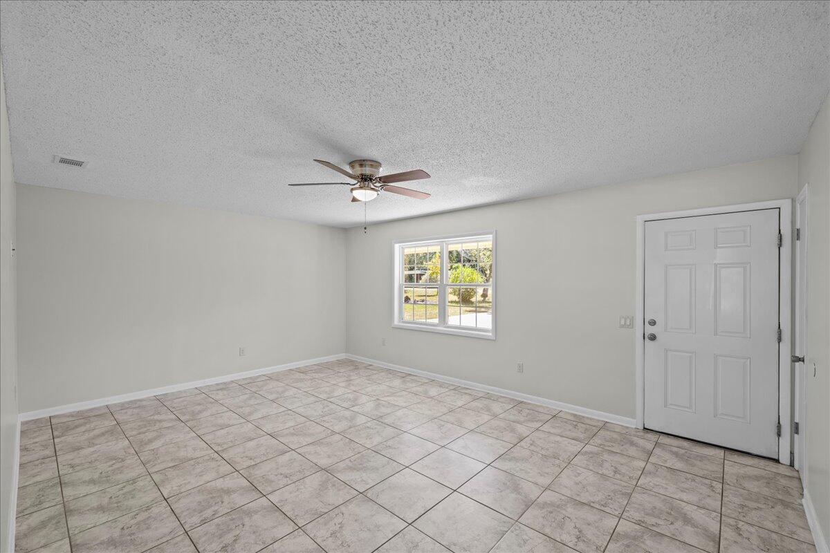 3065 Aplin Road Crestview, FL 32539 - Photo 6 of 35 04-IMG_0137