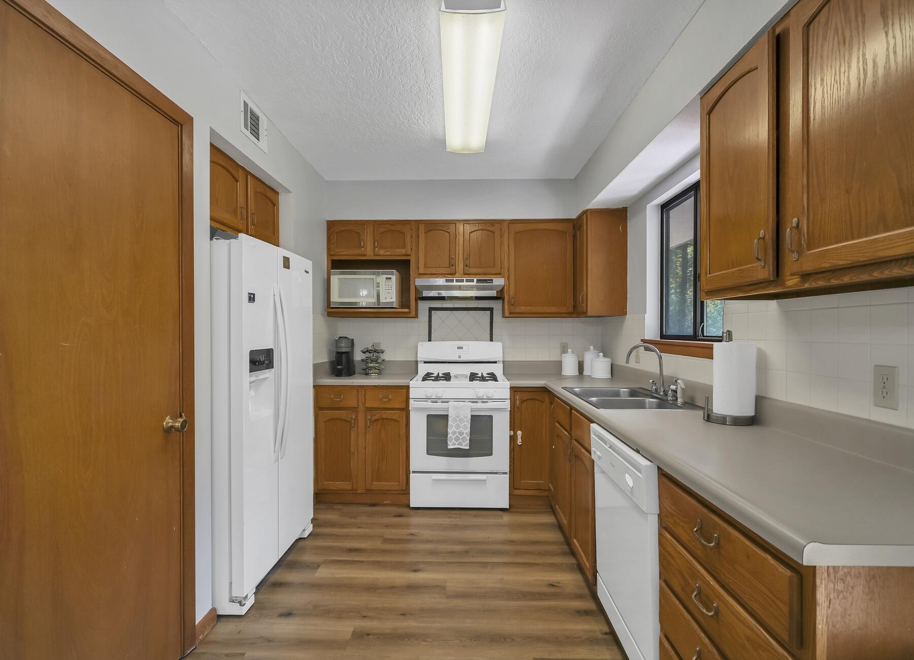 113 Cedar Ridge Way Niceville, FL 32578 - Photo 6 of 25 DSC00844