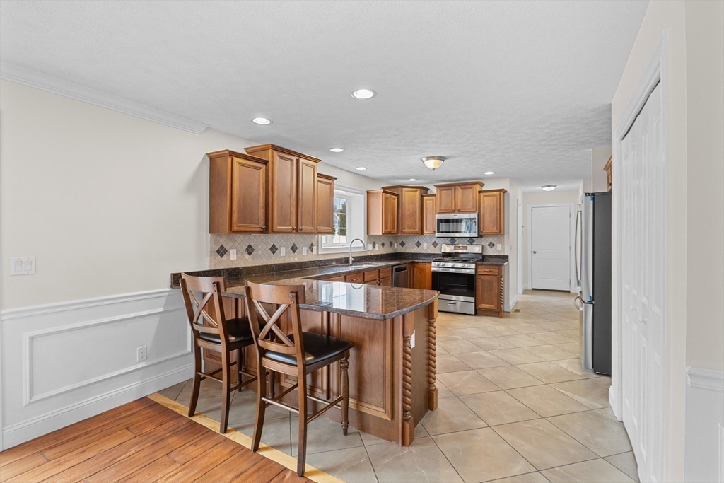 307 Bullard Street Holden, MA 01520 - Photo 10 of 41