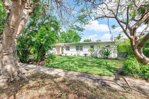 $1,100,000 | 5961 Southwest 46th Terrace, Miami, FL 33155