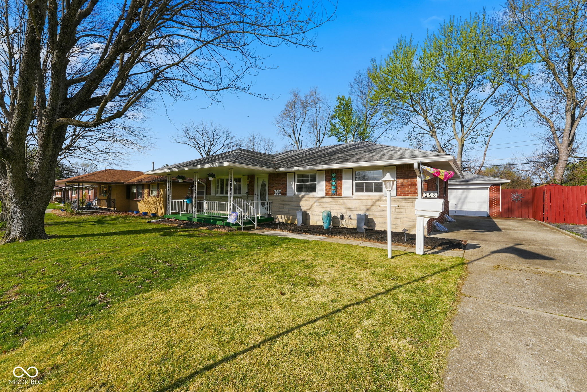 298 Clark Avenue Beech Grove, IN 46107 - Photo 4 of 44
