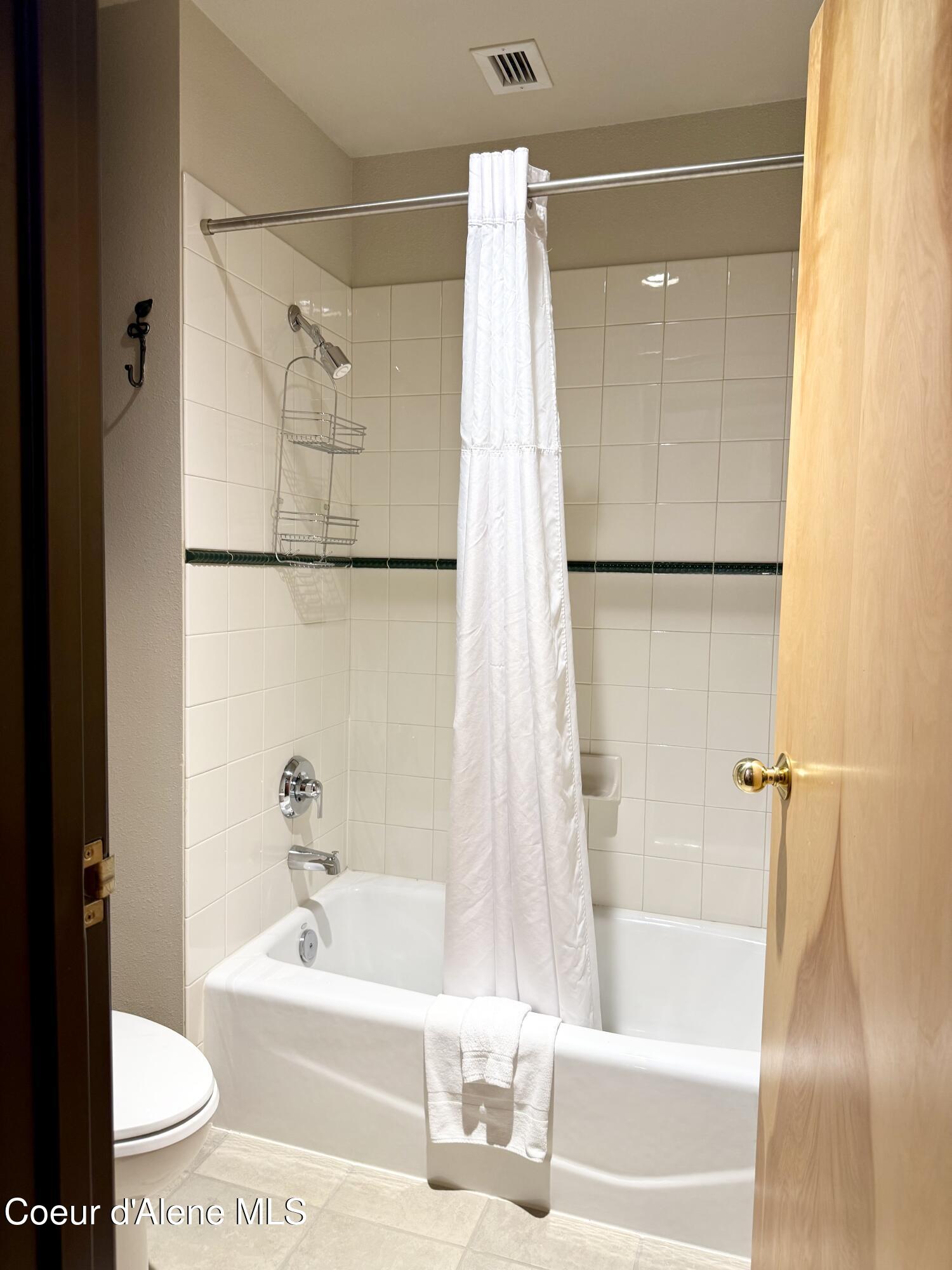 72 Great Escape Road, Unit 509/5111 Sandpoint, ID 83864 - Photo 22 of 42 12a. Shower lg room
