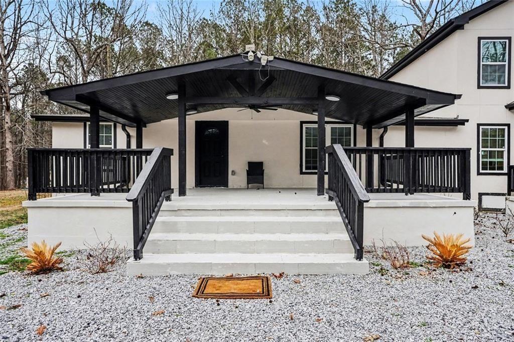 166 Evans Road Griffin, GA 30223 - Photo 32 of 36 a view of entryway with a bench