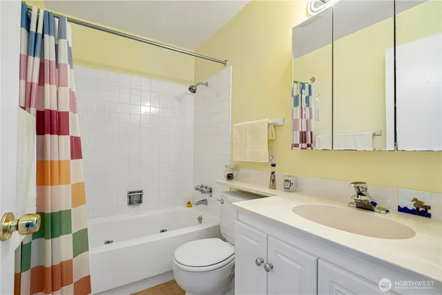 $729,998 | 17050 Northup Way, Unit 5, Bellevue, WA 98008