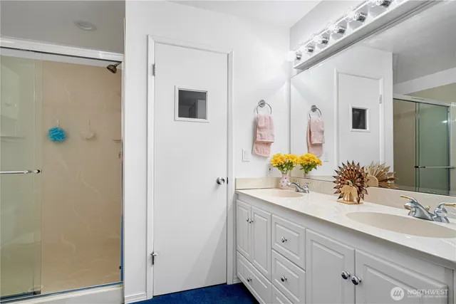 $729,998 | 17050 Northup Way, Unit 5, Bellevue, WA 98008