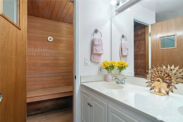 $729,998 | 17050 Northup Way, Unit 5, Bellevue, WA 98008