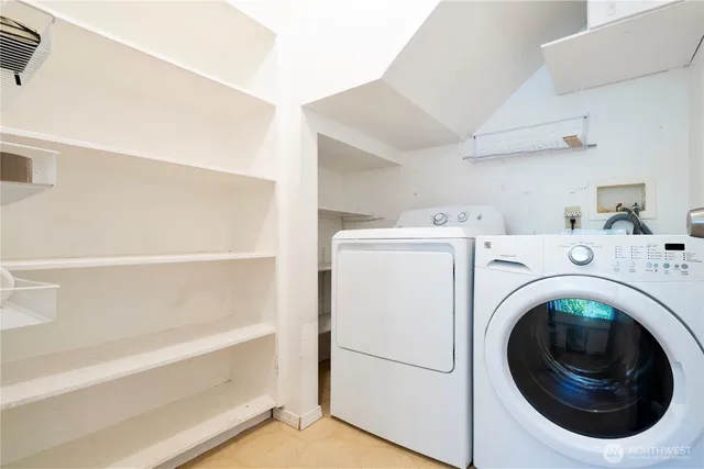 $729,998 | 17050 Northup Way, Unit 5, Bellevue, WA 98008