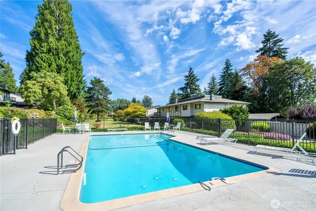 $729,998 | 17050 Northup Way, Unit 5, Bellevue, WA 98008