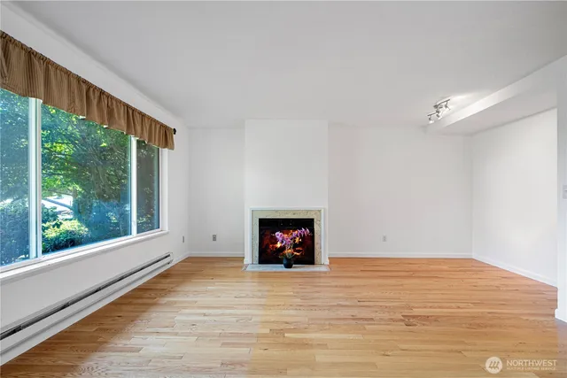 $729,998 | 17050 Northup Way, Unit 5, Bellevue, WA 98008