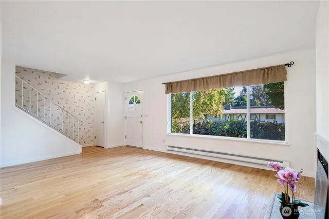 $729,998 | 17050 Northup Way, Unit 5, Bellevue, WA 98008