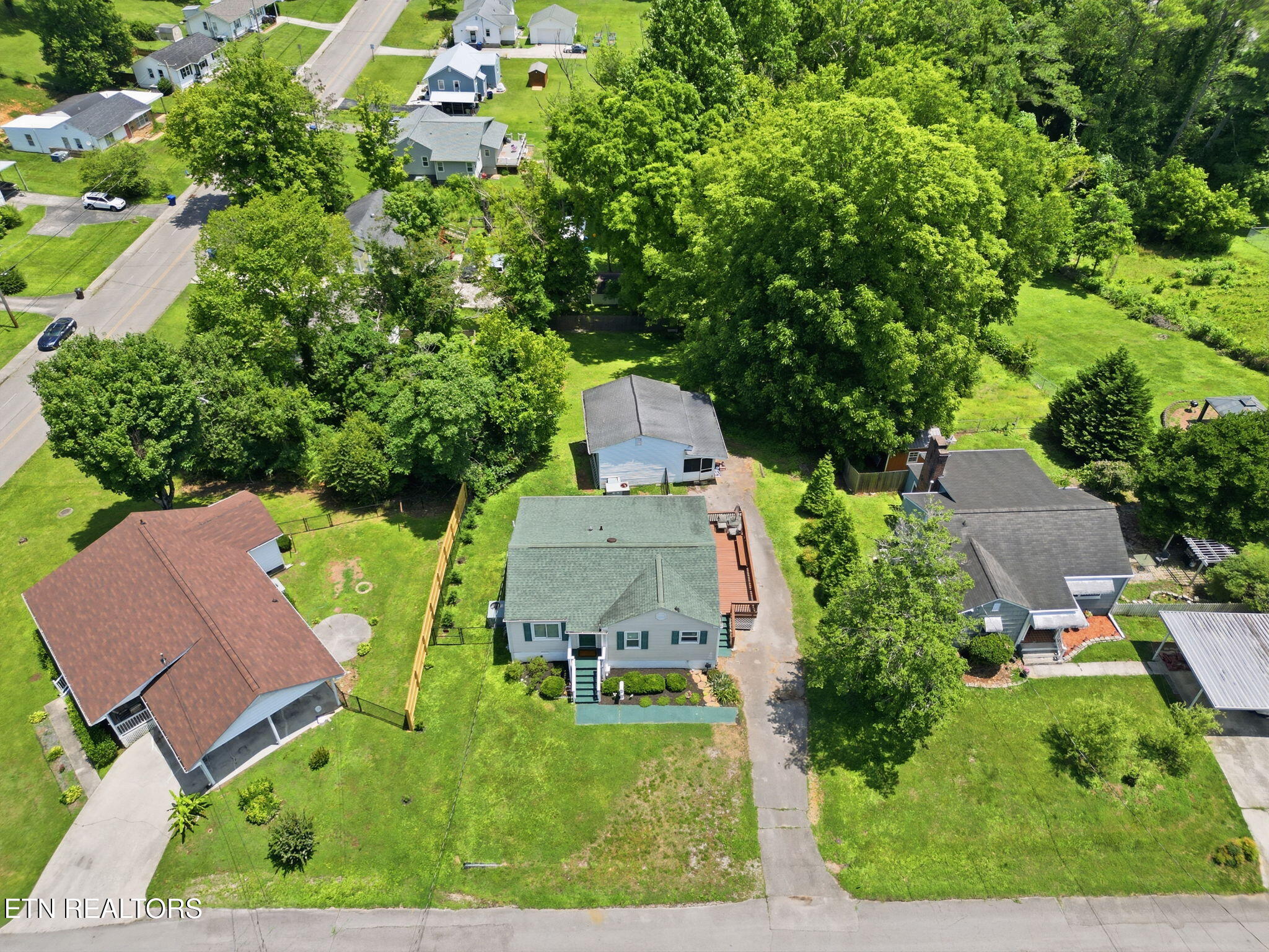 124 Salem Road Oak Ridge, TN 37830 - Photo 2 of 44 Detached Workshop