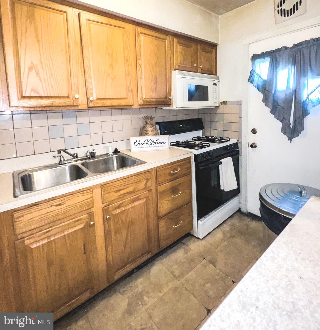 2126 Koko Lane Baltimore, MD 21216 - Photo 15 of 44 Kitchen