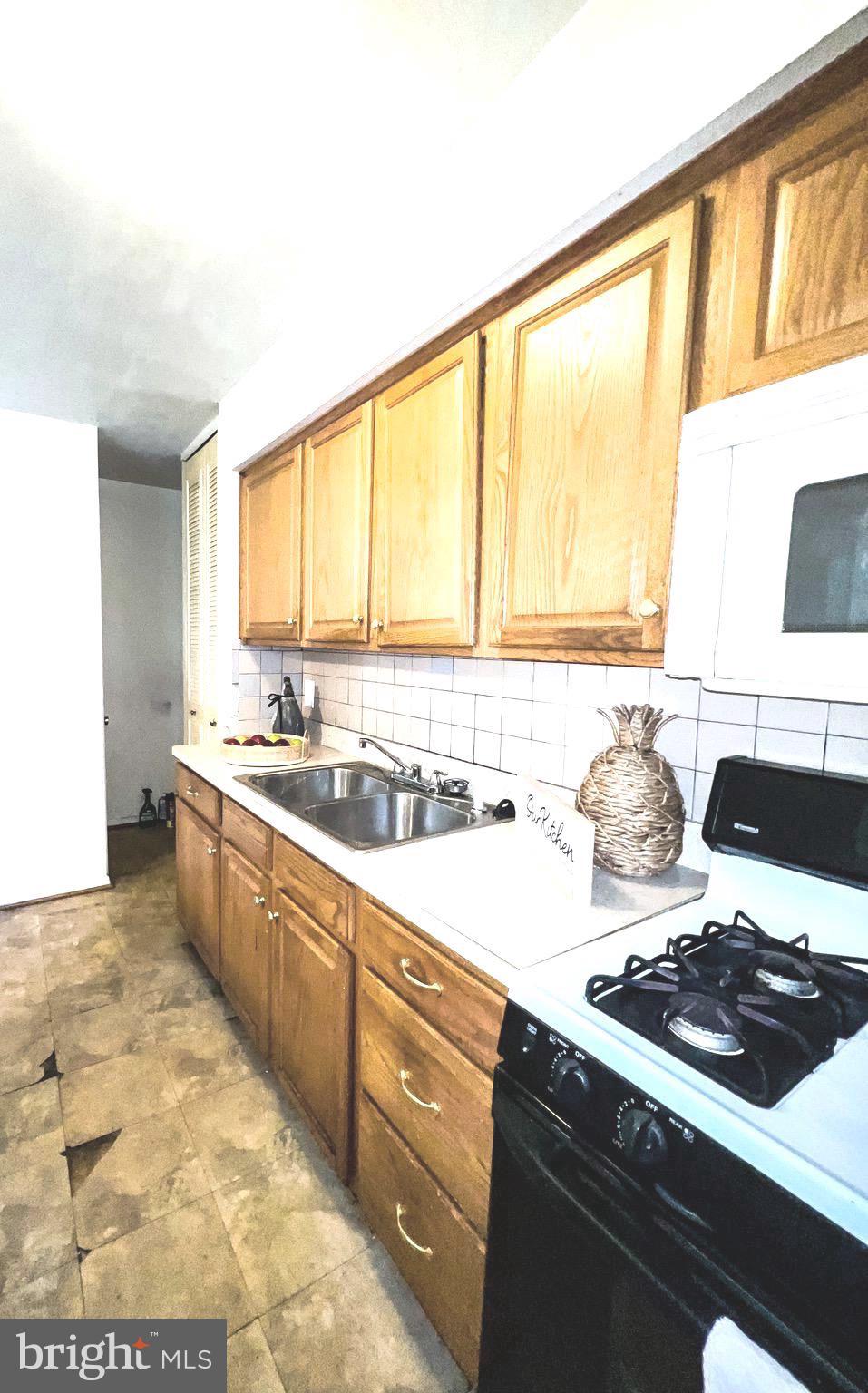 2126 Koko Lane Baltimore, MD 21216 - Photo 16 of 44 Kitchen