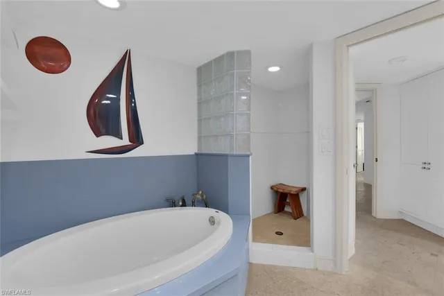 $11,000 | 4901 Gulf Shore Boulevard North, Unit 201, Naples, FL 34103