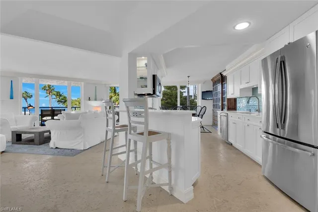 $11,000 | 4901 Gulf Shore Boulevard North, Unit 201, Naples, FL 34103