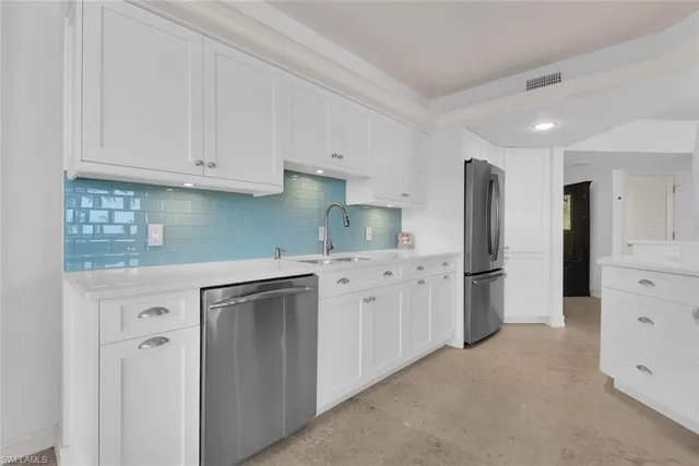 $11,000 | 4901 Gulf Shore Boulevard North, Unit 201, Naples, FL 34103