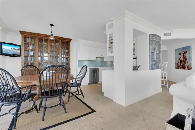 $11,000 | 4901 Gulf Shore Boulevard North, Unit 201, Naples, FL 34103