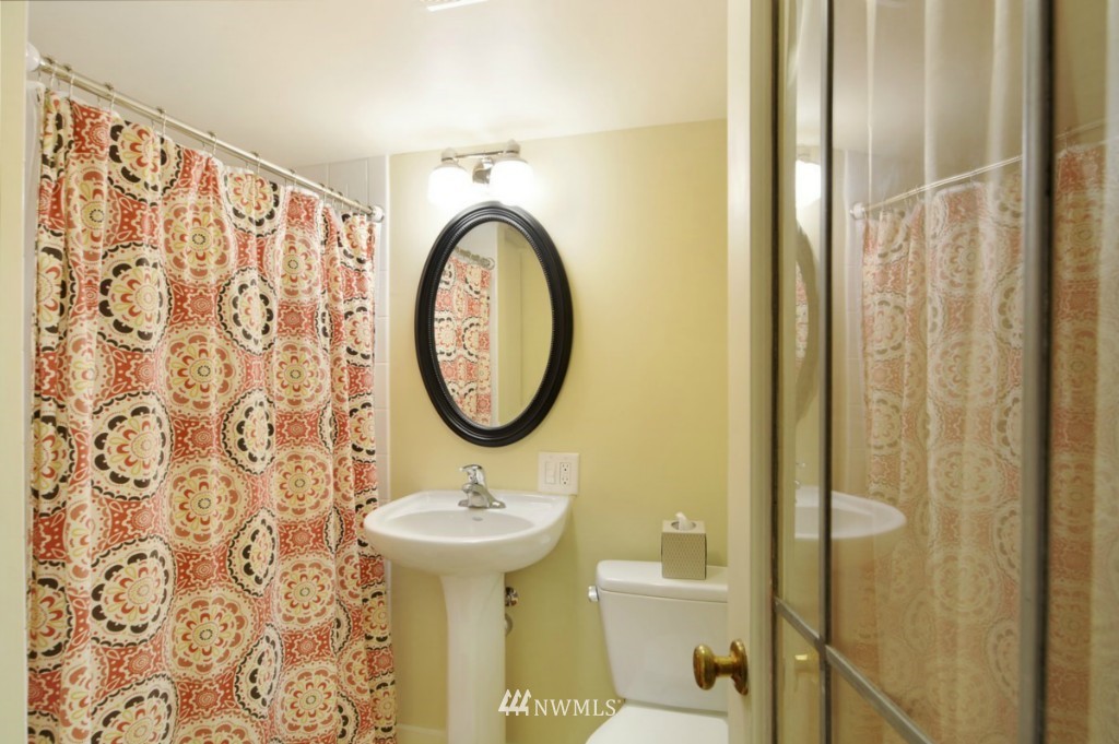 5730 Keystone Place North Seattle, WA 98103 - Photo 11 of 13 Gallery Image 11