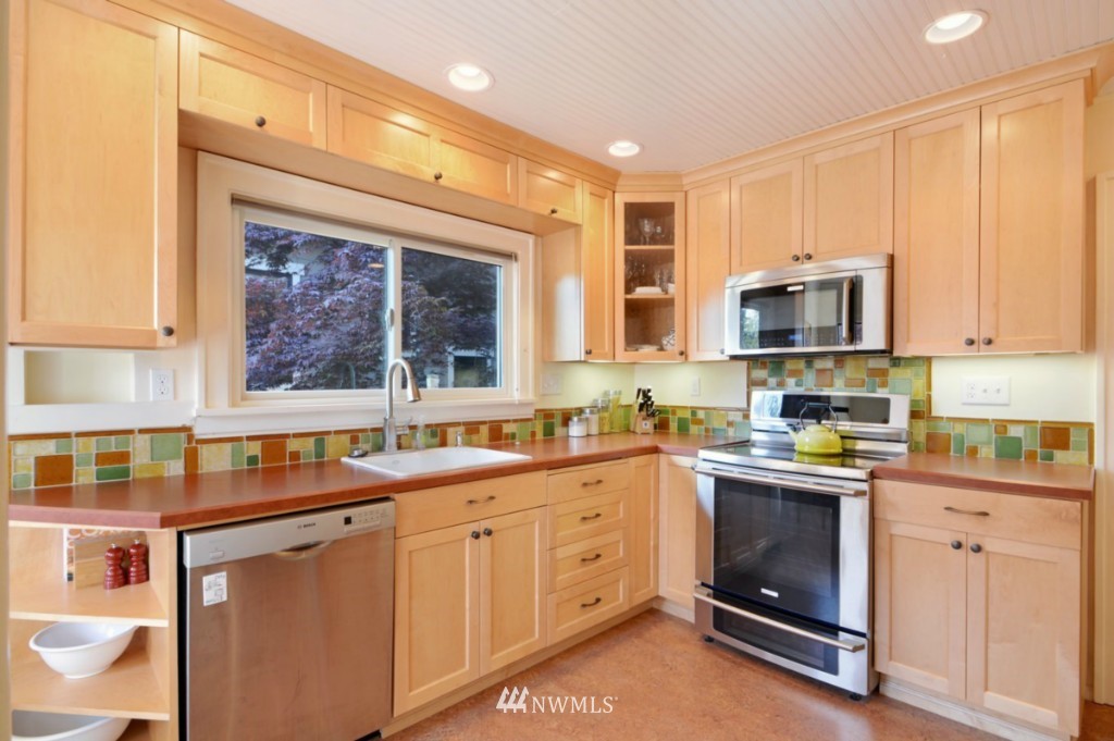 5730 Keystone Place North Seattle, WA 98103 - Photo 3 of 13 Gallery Image 3