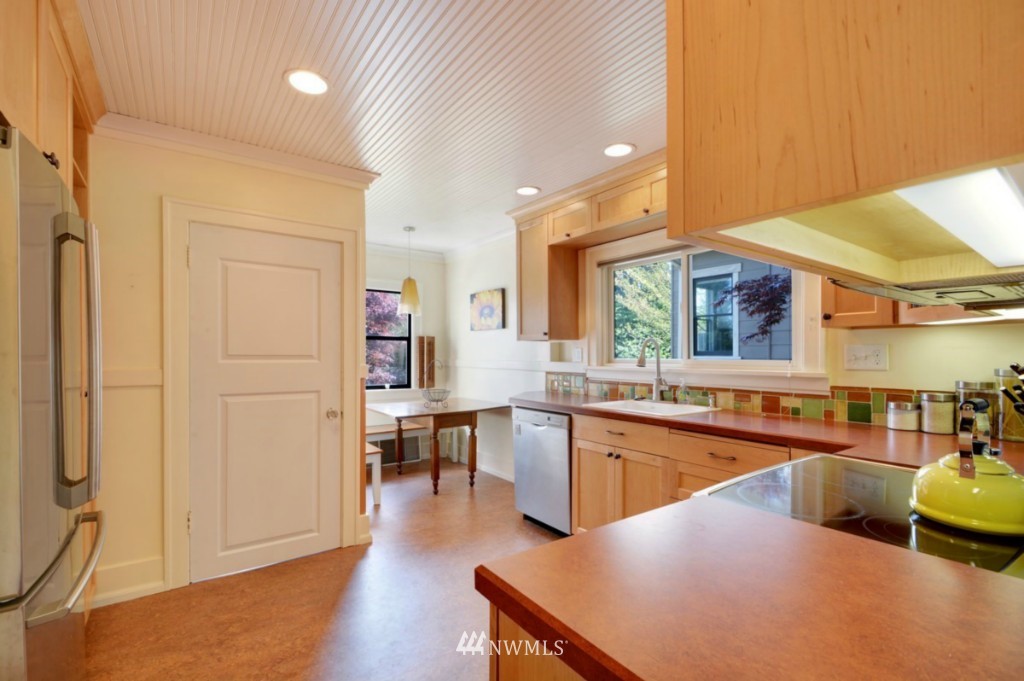 5730 Keystone Place North Seattle, WA 98103 - Photo 4 of 13 Gallery Image 4