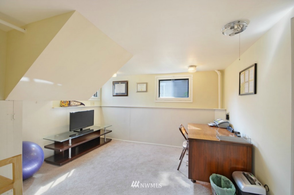 5730 Keystone Place North Seattle, WA 98103 - Photo 6 of 13 Gallery Image 6