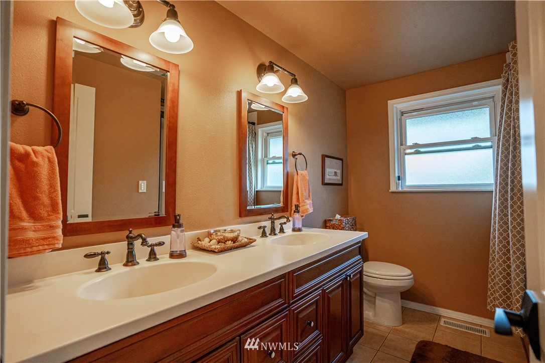 10617 Northeast 197th Street Bothell, WA 98011 - Photo 17 of 32