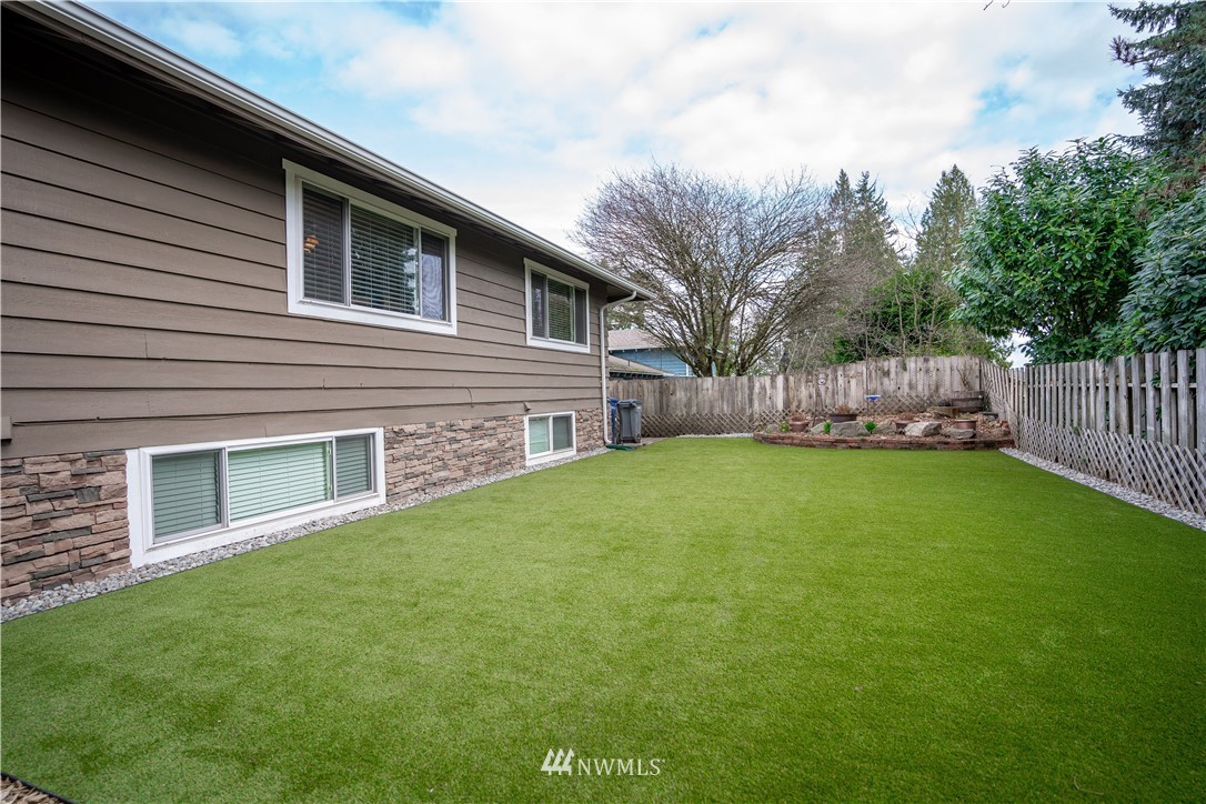 10617 Northeast 197th Street Bothell, WA 98011 - Photo 24 of 32