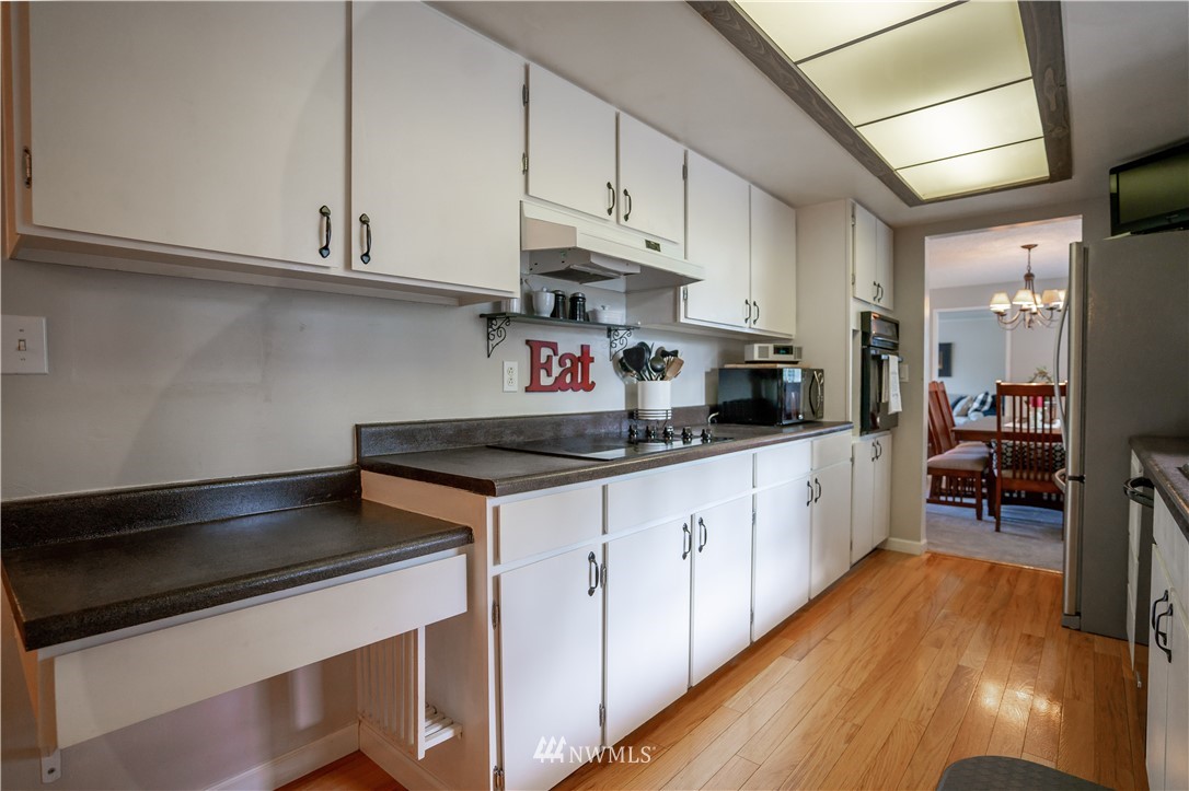 10617 Northeast 197th Street Bothell, WA 98011 - Photo 10 of 32