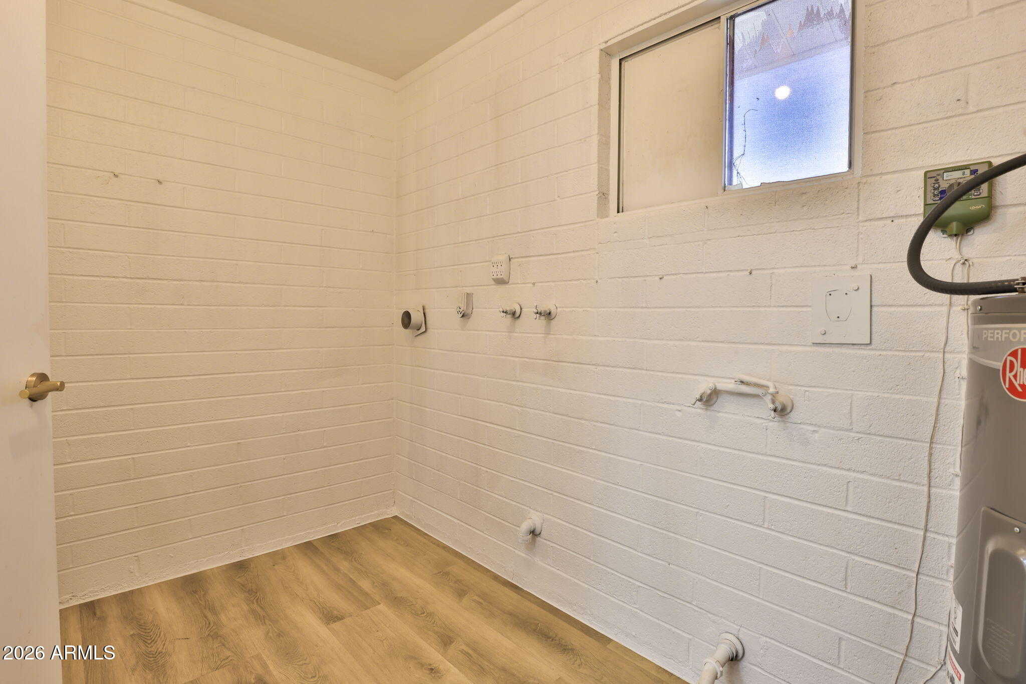 5510 East Dallas Street Mesa, AZ 85205 - Photo 11 of 24 a bathroom with a shower