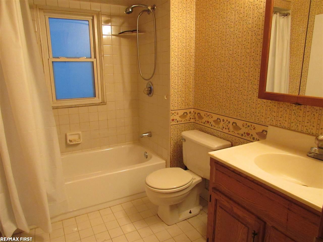 2058 Ridgemont Road Grosse Pointe Woods, MI 48236 - Photo 9 of 21