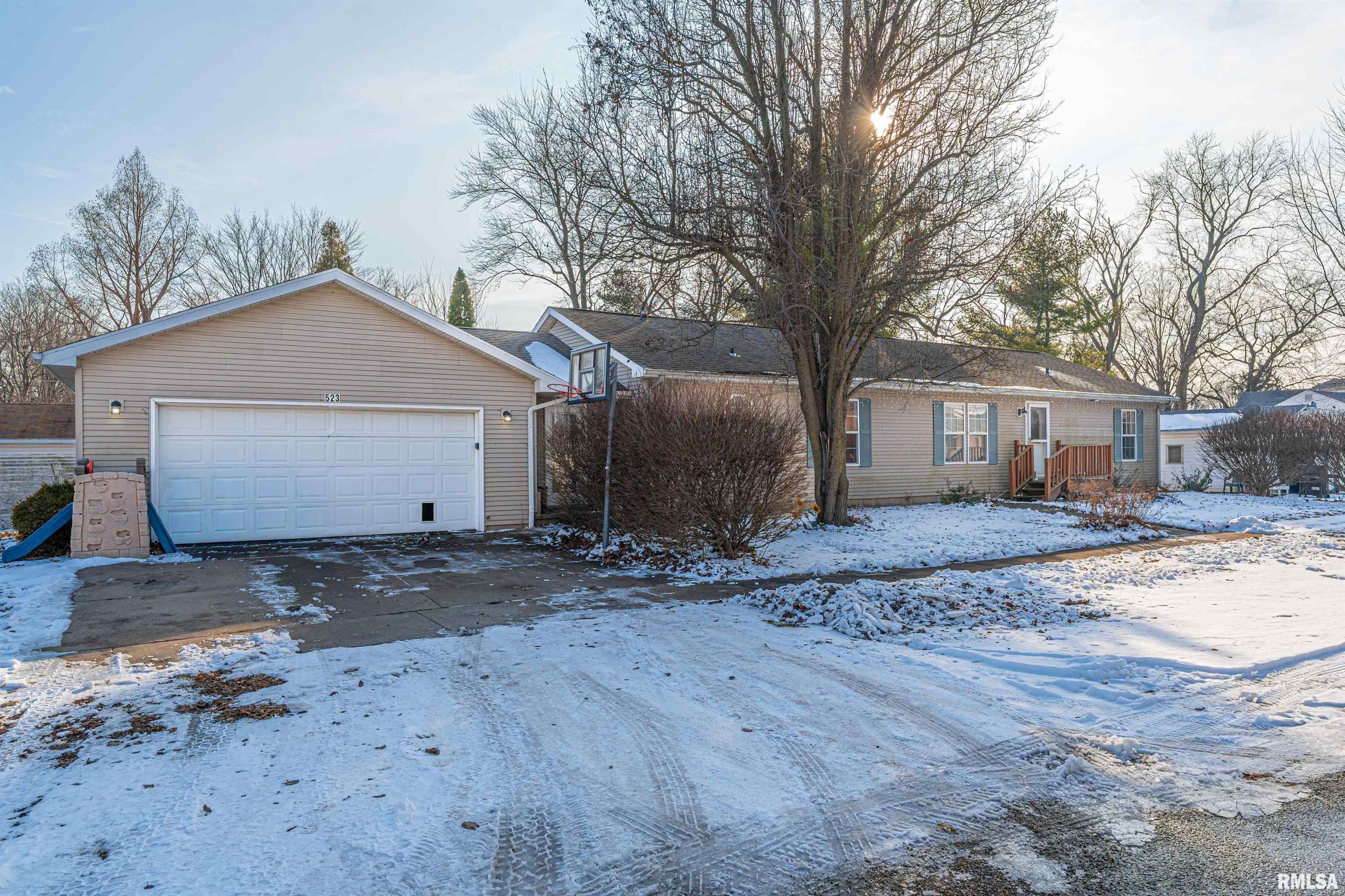 523 Market Street Emden, IL 62635 - Photo 2 of 28