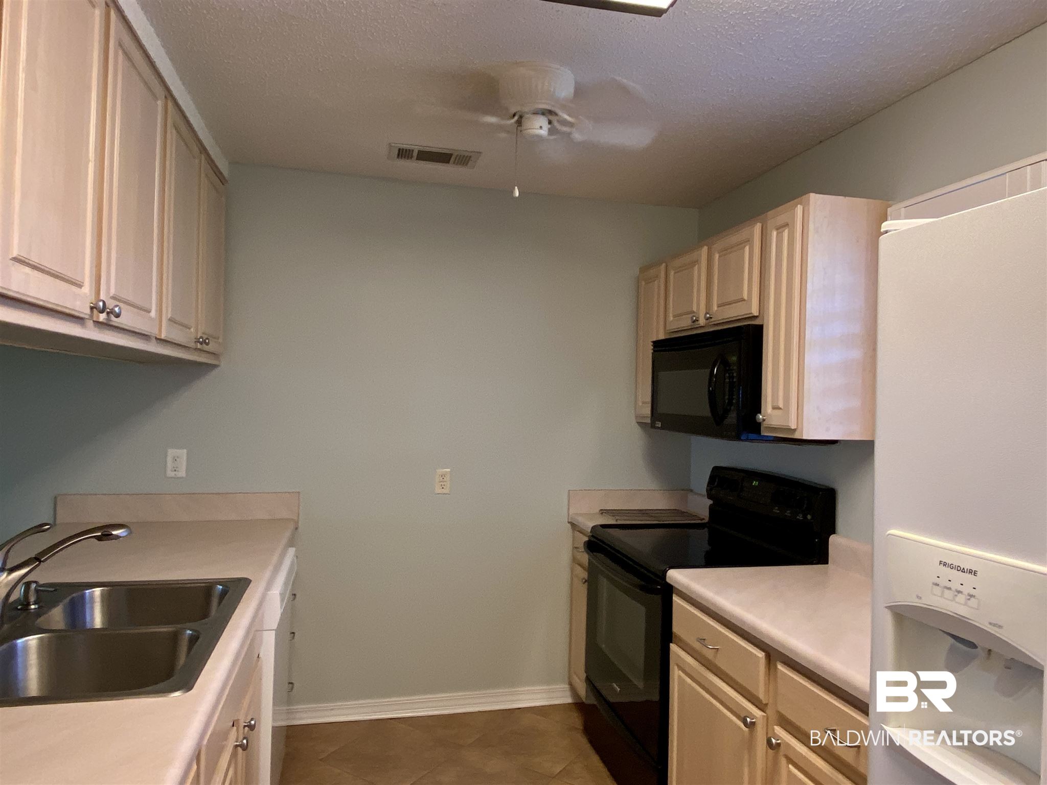 9619 Villas Drive Foley, AL 36535 - Photo 12 of 31 Kitchen