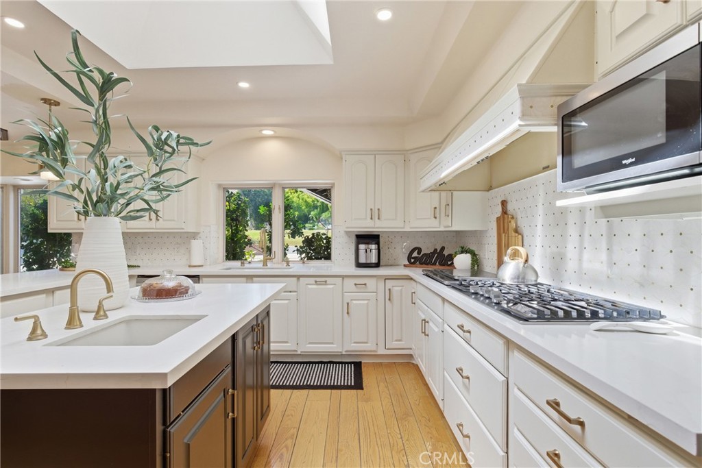 950 Hampton Road Arcadia, CA 91006 - Photo 6 of 35