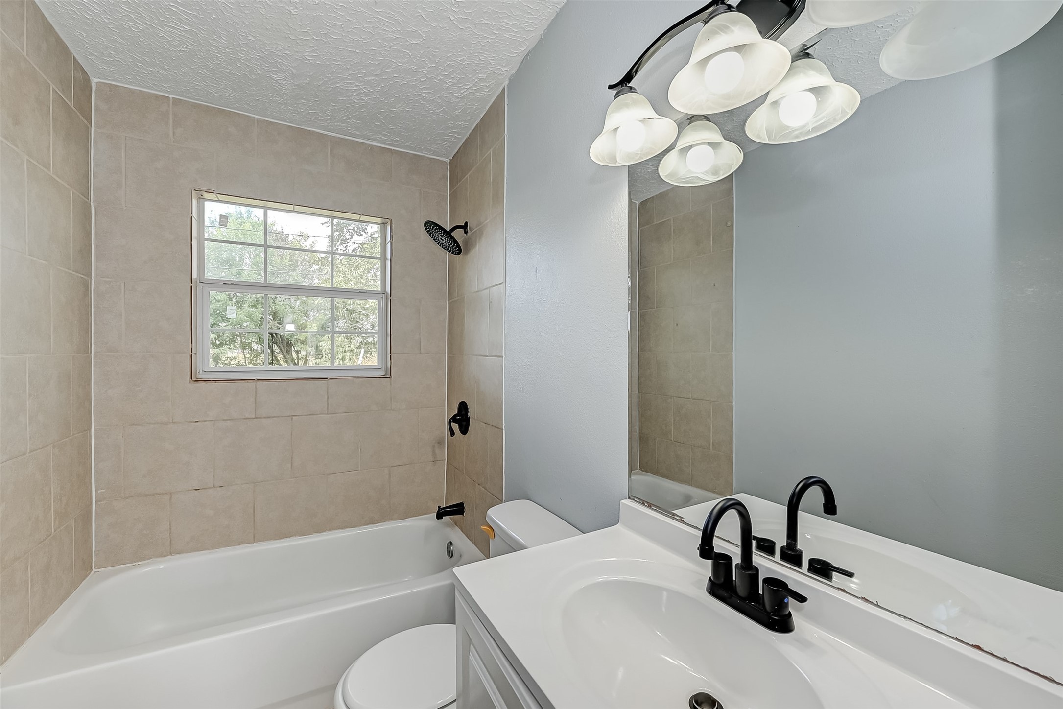 7946 Jutland Road Houston, TX 77033 - Photo 8 of 11