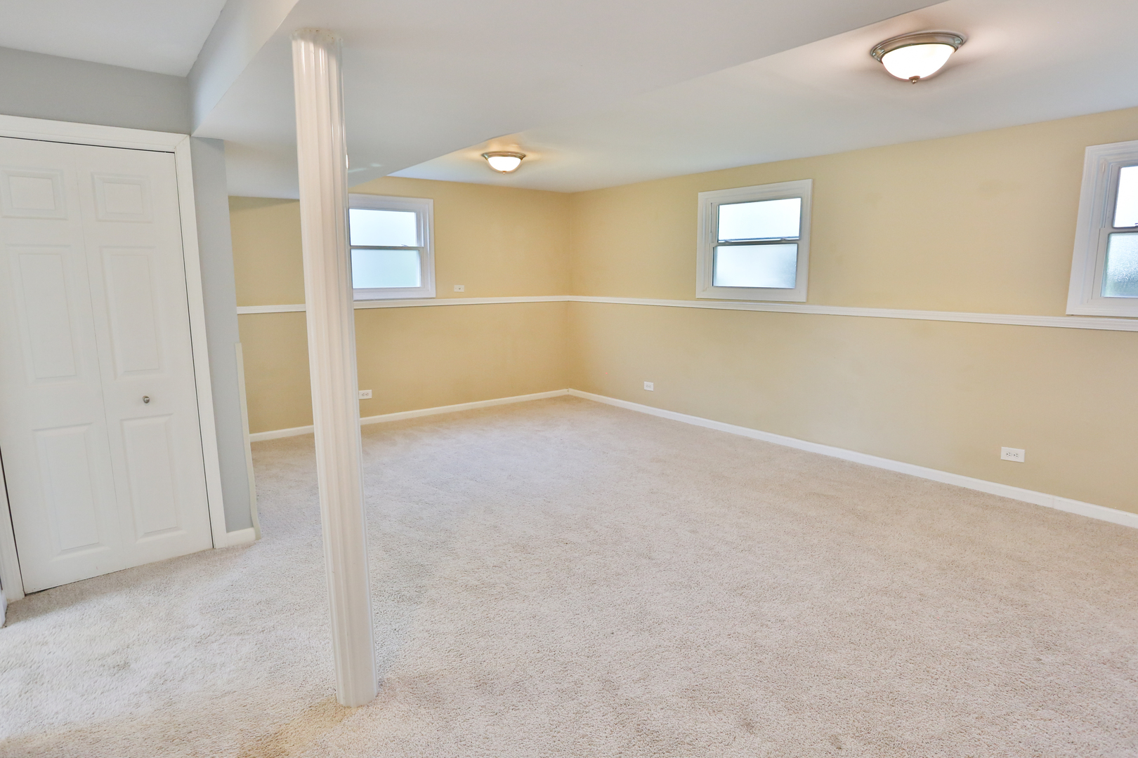 413 West Gartner Road Naperville, IL 60540 - Photo 11 of 22 an empty room with windows