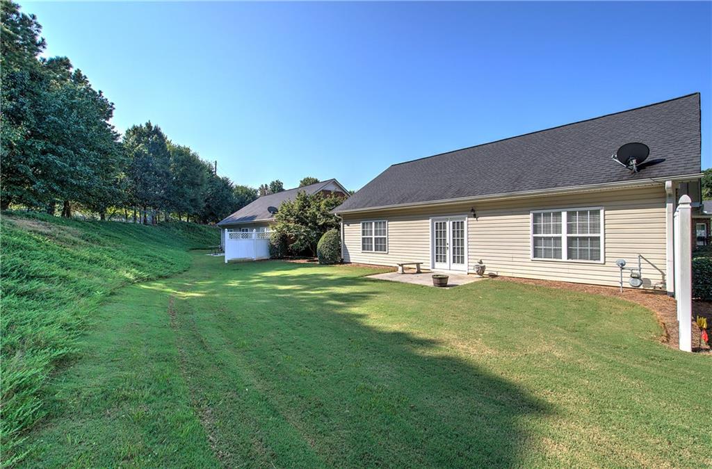 3383 Raes Creek Road, Unit 4 Marietta, GA 30008 - Photo 7 of 41 a backyard of a house with table and chairs