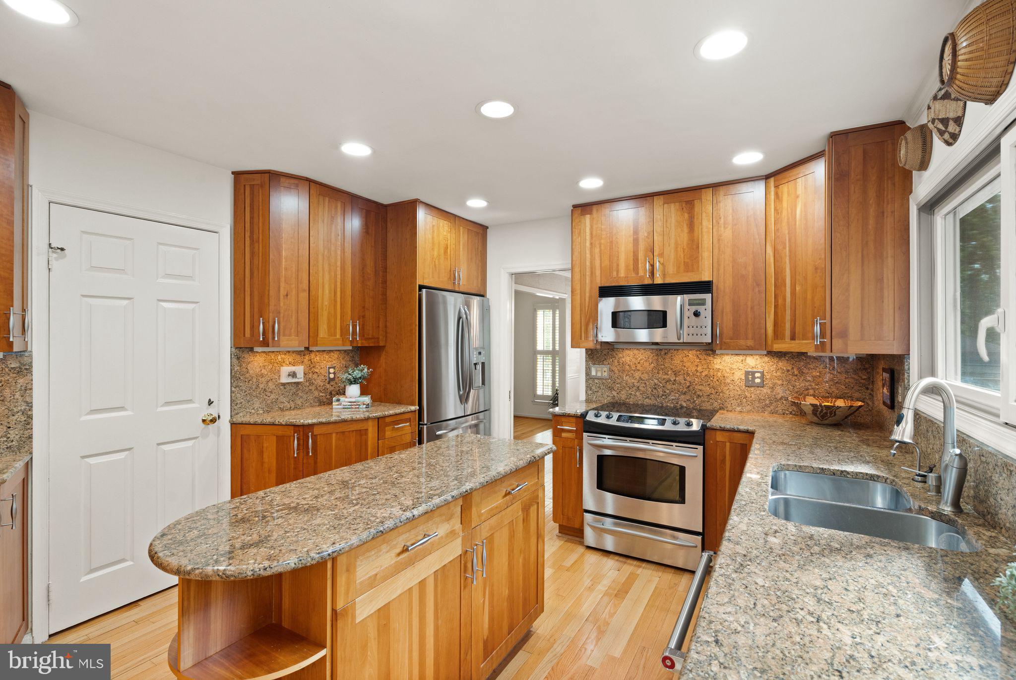 10707 Midsummer Drive Reston, VA 20191 - Photo 21 of 97