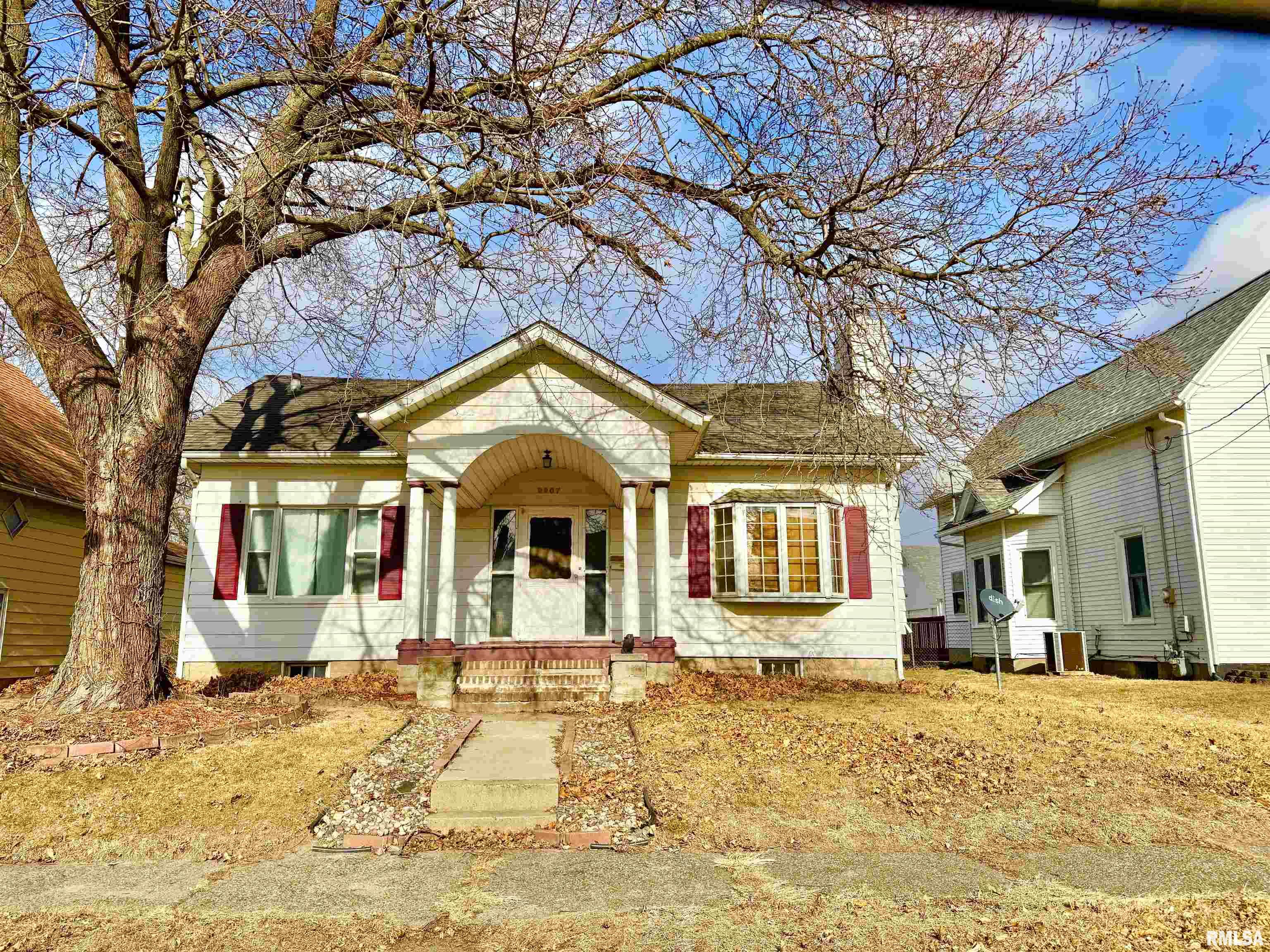 2907 11th Avenue Moline, IL 61265 - Photo 2 of 12