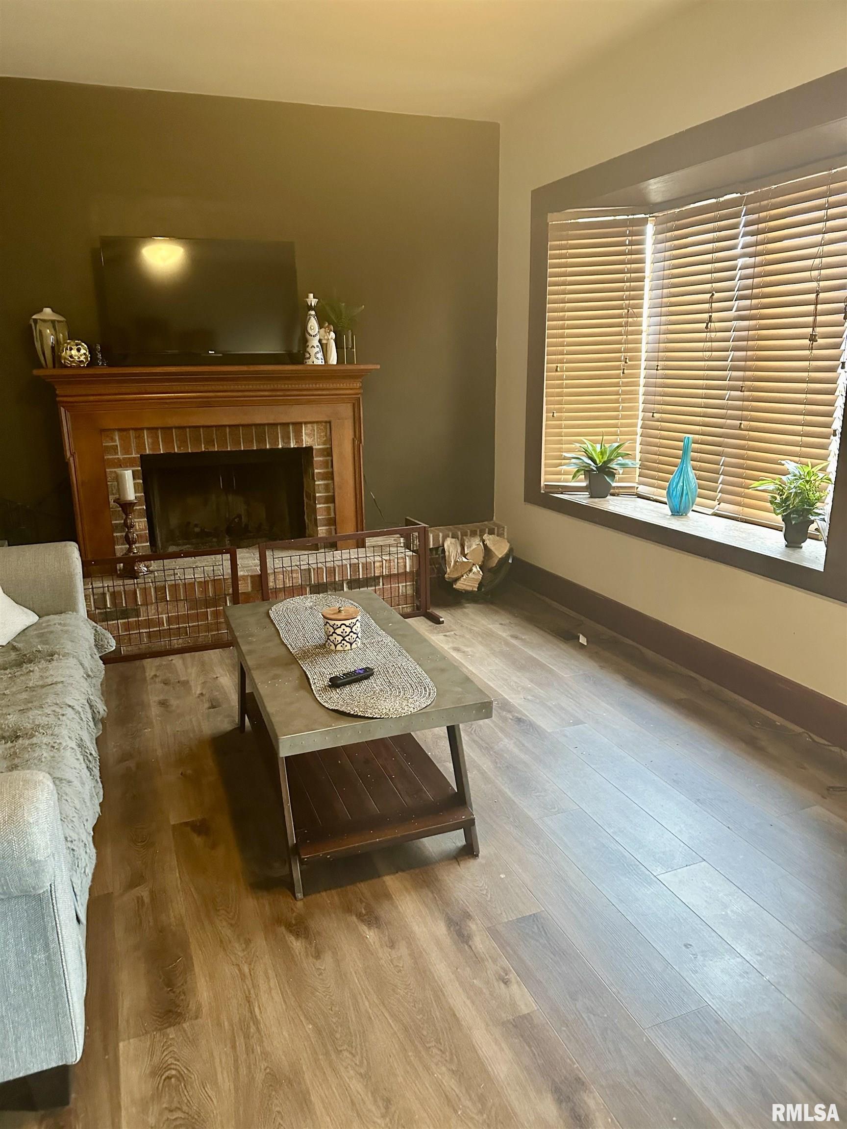 2907 11th Avenue Moline, IL 61265 - Photo 3 of 12