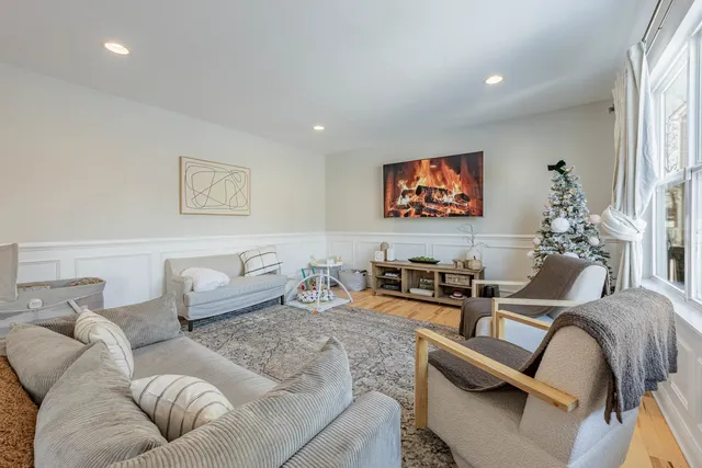 $555,000 | 408 Fountain Avenue, Elgin, IL 60124