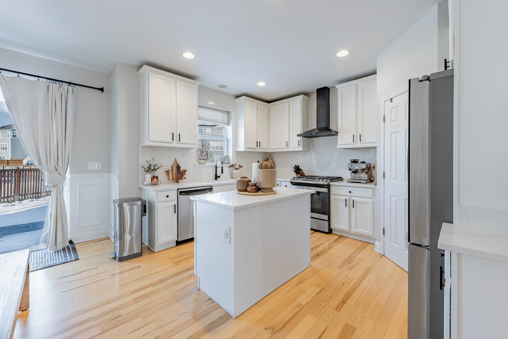 408 Fountain Avenue Elgin, IL 60124 - Photo 9 of 29