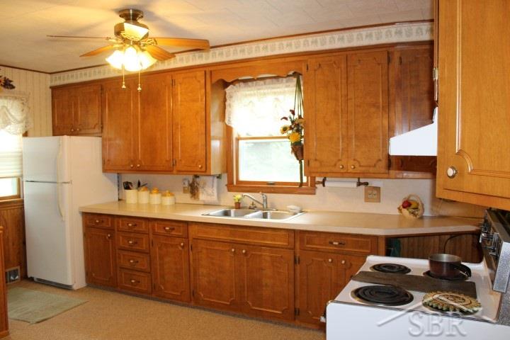 4221 North Unionville Road Akron, MI 48701 - Photo 12 of 22 31381100-11.JPG