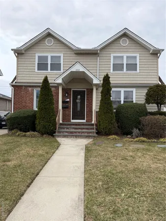 $3,500 | 222 Colonial Avenue, Unit 1, Williston Park, NY 11596