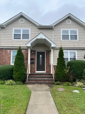 $3,500 | 222 Colonial Avenue, Unit 1, Williston Park, NY 11596