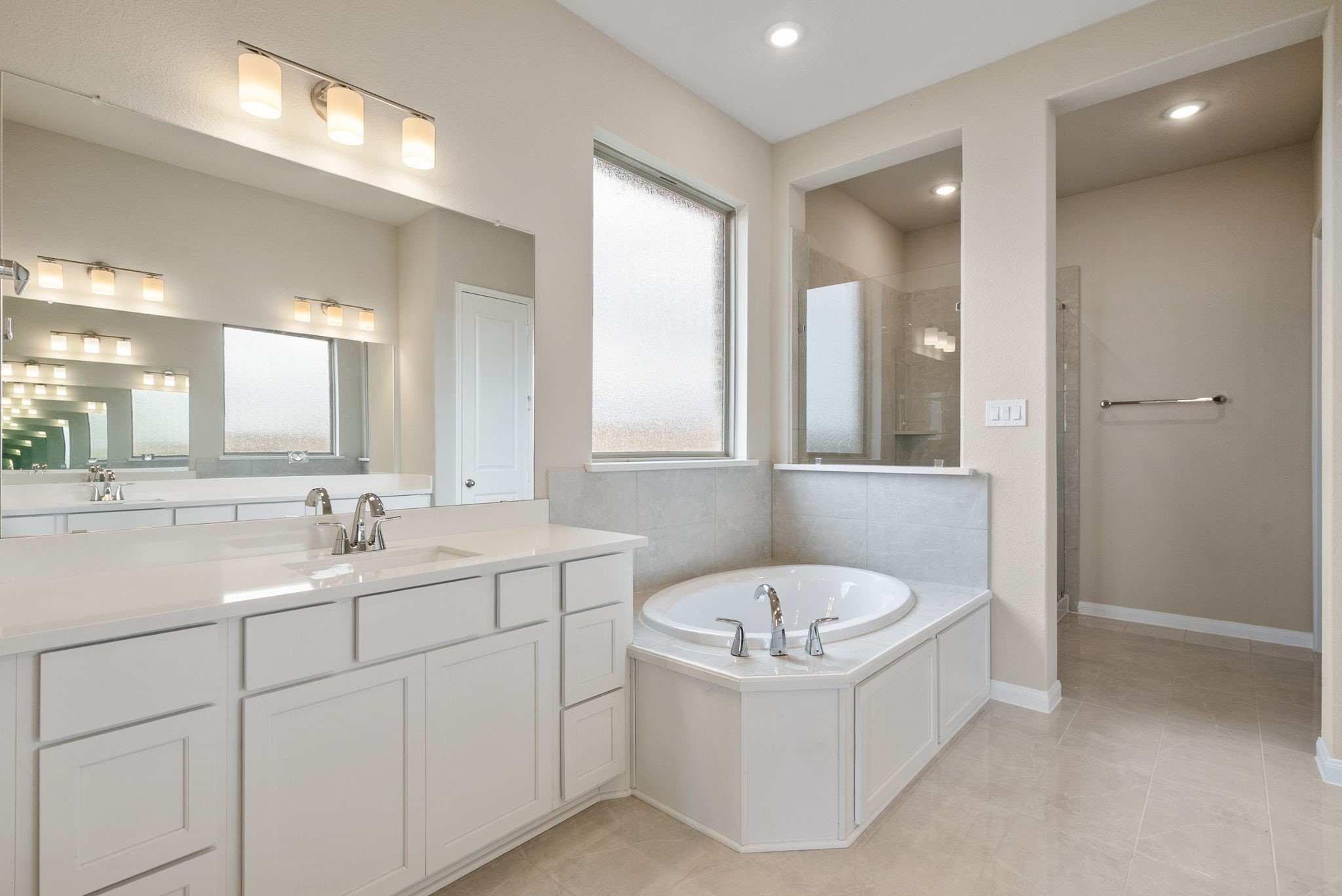 18807 Lima Orange Trail Manvel, TX 77578 - Photo 22 of 32 a bathroom with a tub a sink and mirror