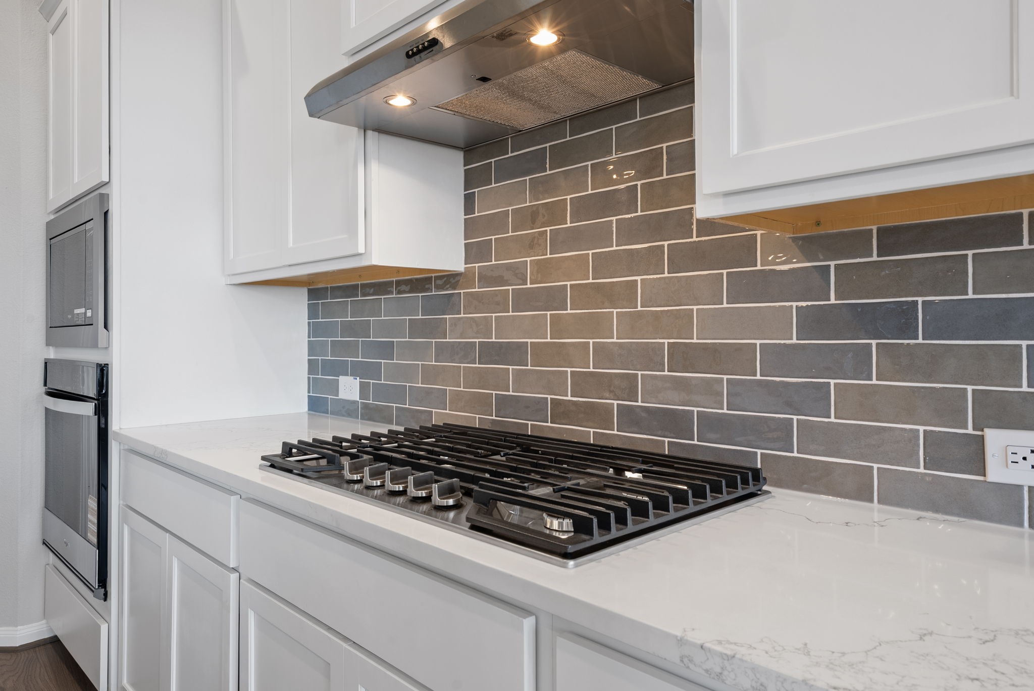18807 Lima Orange Trail Manvel, TX 77578 - Photo 6 of 32 a stove top oven sitting inside of a kitchen