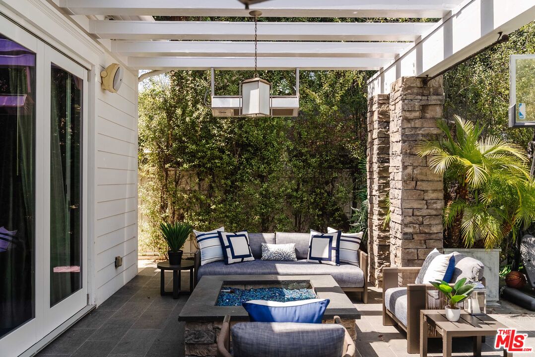 356 East Rustic Road Santa Monica, CA 90402 - Photo 13 of 31