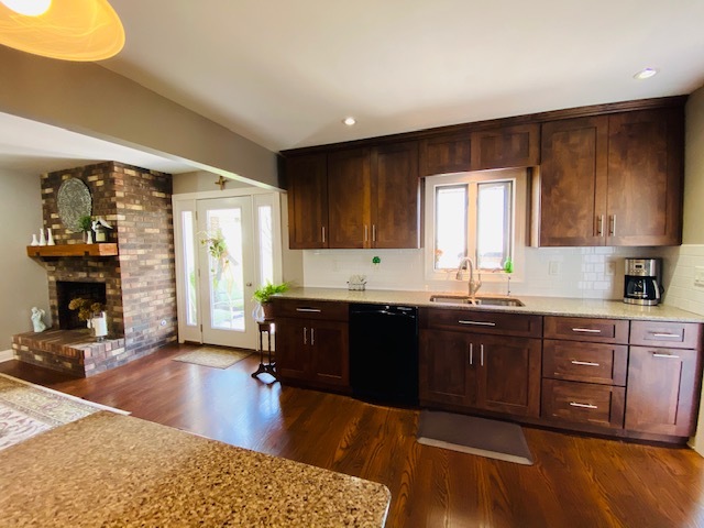 236 Rock Island Road Dixon, IL 61021 - Photo 7 of 40